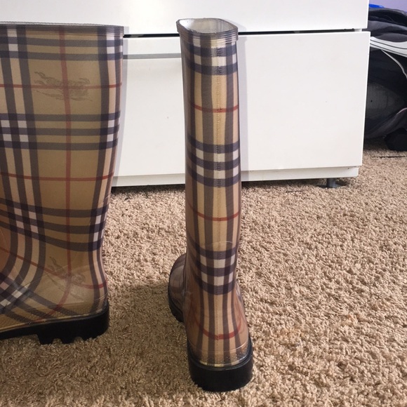 Burberry boots !! European size:40 US size: 6 1/2 - Picture 2 of 7